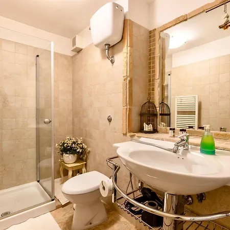 Apartment Taverna Del Colle, Tra Relax E Comfort *